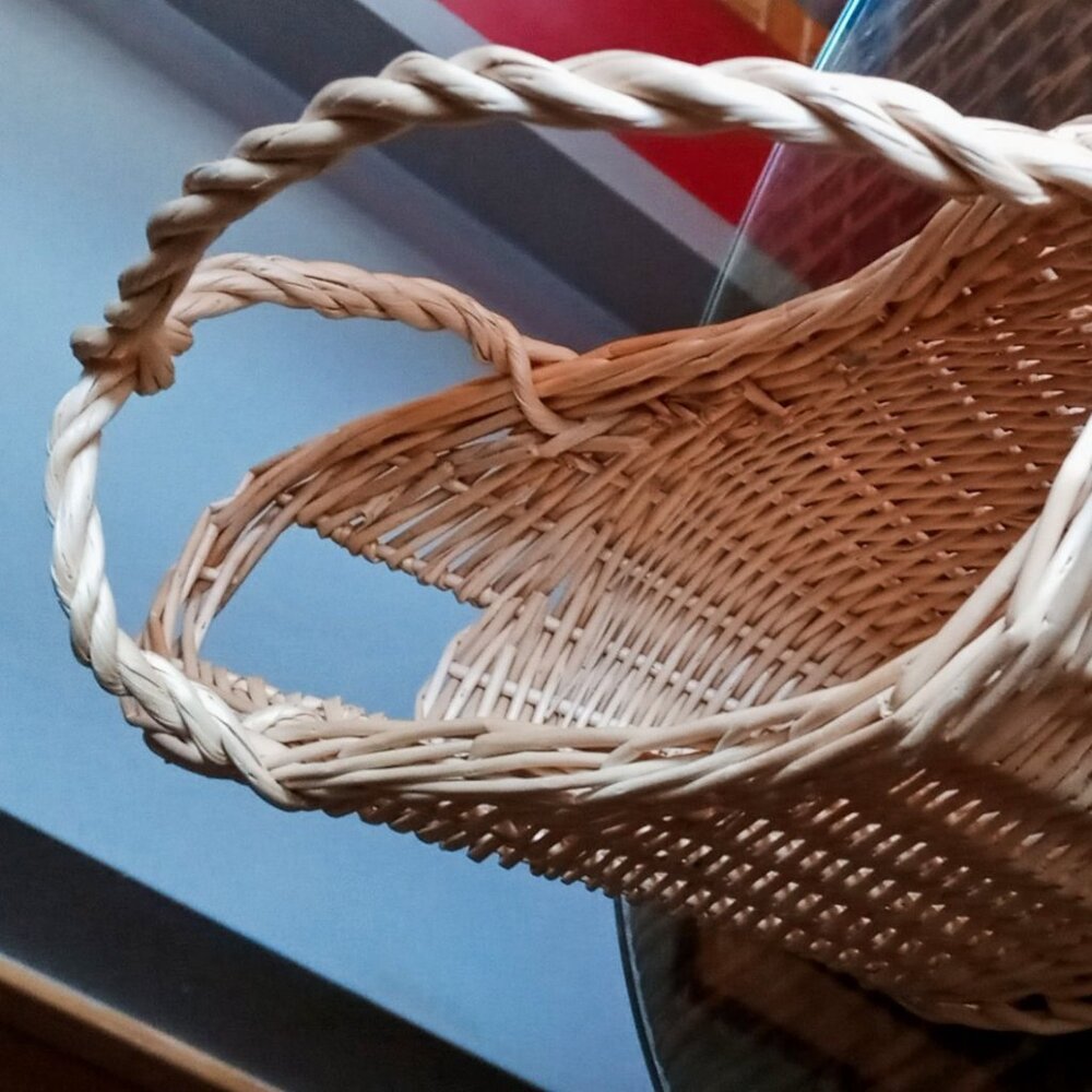 Fun & Classy Vintage Wicker Rattan Wine Bottle Pouring Holder Carrier - Picture 3 of 9